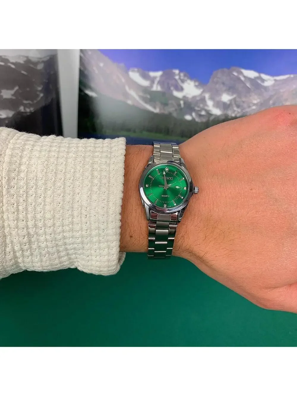 Y2k style Silver Classy Quartz Round Green Stainless Steel Watch. Stainless stee